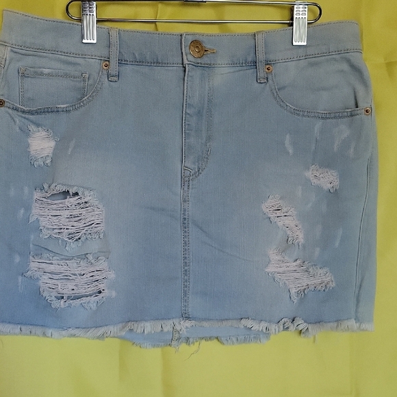 EXPRESS Denim Distressed Mini Skirt Size 10 - Picture 1 of 7